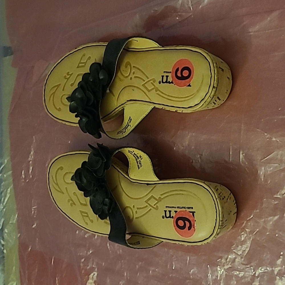Black Leather Born Flower Flip Flops Thong Sandal - Picture 3 of 5